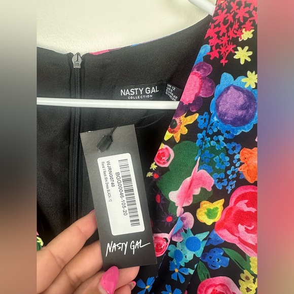 NWT Nasty Gal Black Multi-Color Floral V-neck Mini Dress Size 12 - Picture 8 of 8